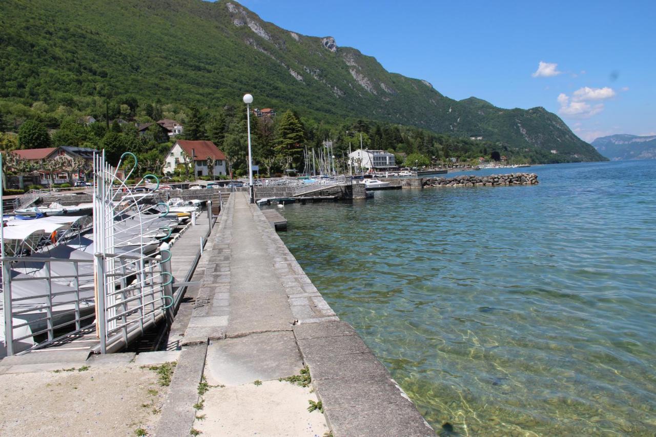 Pieds dans l'eau au lac du Bourget Le Bourget-du-Lac Extérieur photo