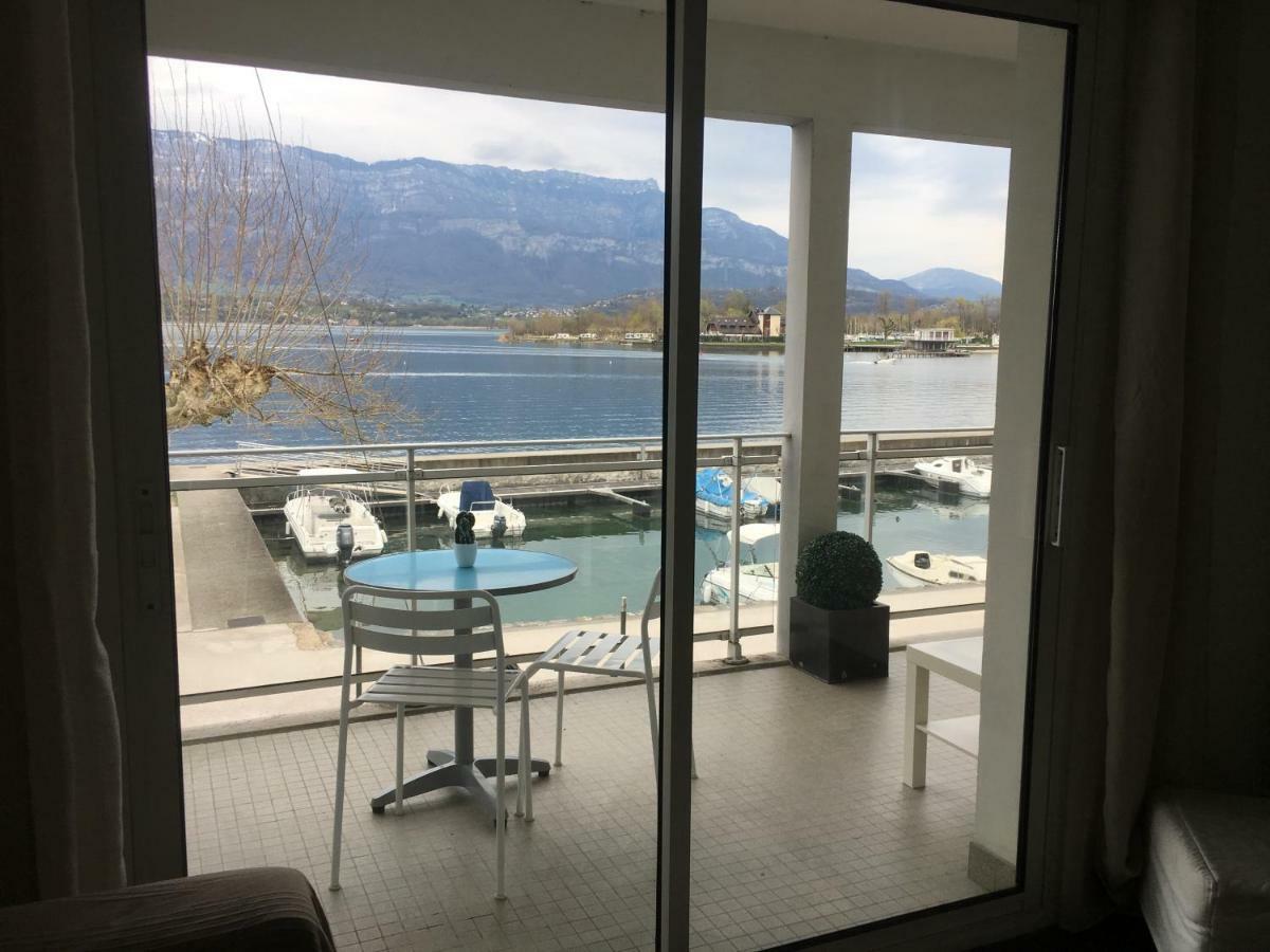 Pieds dans l'eau au lac du Bourget Le Bourget-du-Lac Extérieur photo